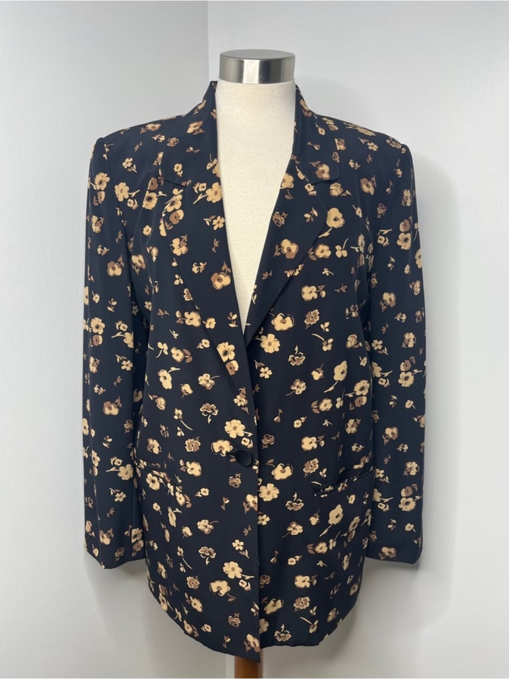 Vintage Saks Fifth Avenue Floral Print Black Blazer with Beige Blossoms - Picture 4 of 9